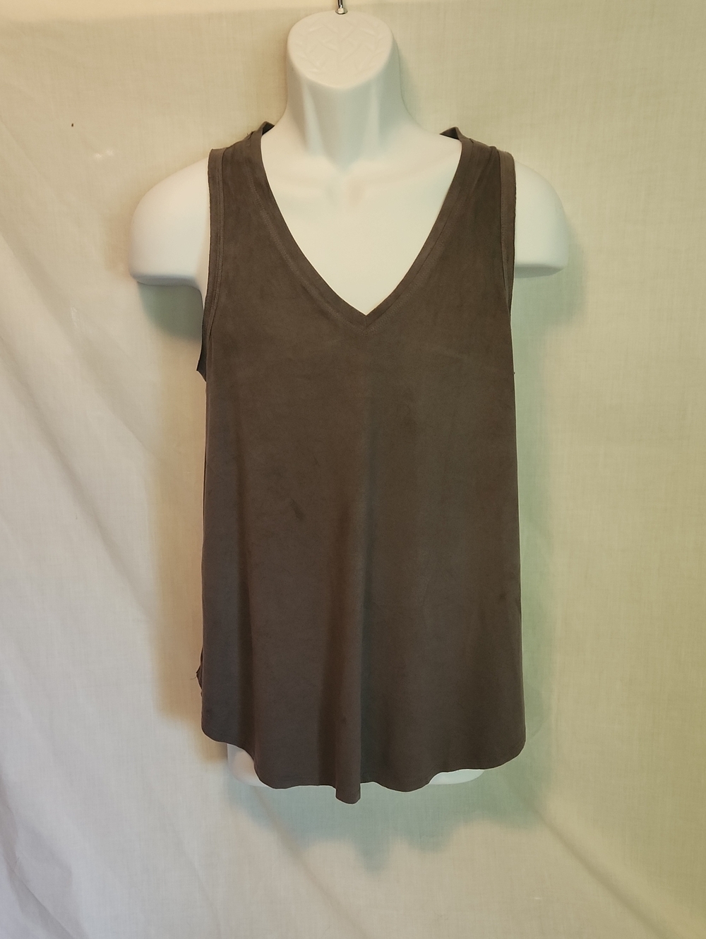 dylan Sleeveless V-Neck Tank Top - Charcoal Gray